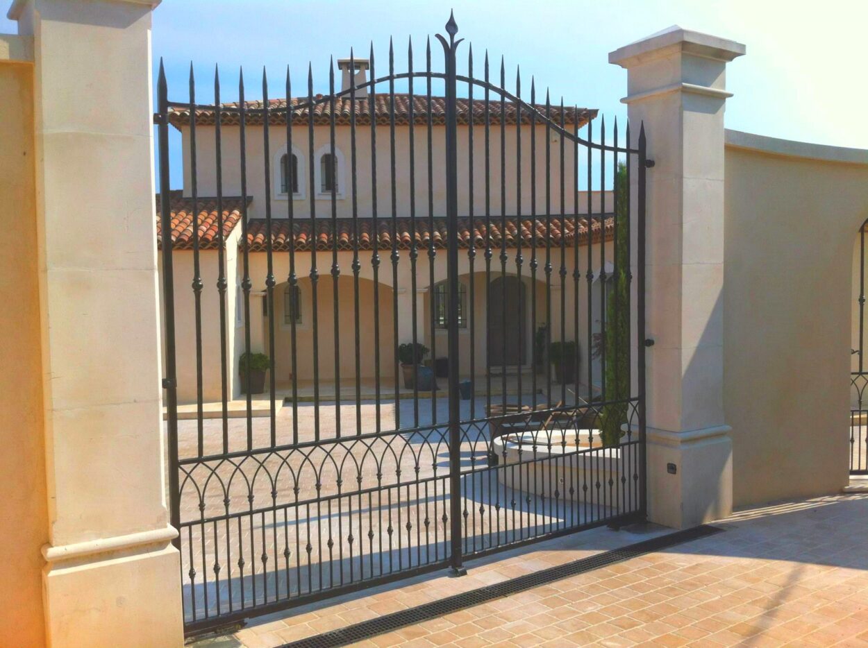 Portail en fer forgé